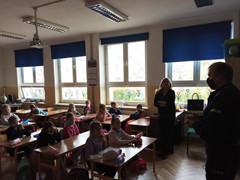 SPOTKANIE Z POLICJANTEM KLAS 1. 7V2021 (7)